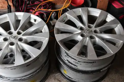 Beautiful original Toyota rims. Off a 2013 Toyota Venza, will fit many other Toyota and Lexus cars a...