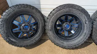 275/65/20 cooper discover maxx with fuel rims 80% tread left. Fit ford dually . Only ever used in su...
