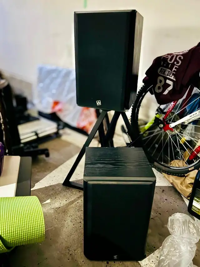 Wharfedale Bookshelf Speakers with Stands (Pair) in Speakers in Mississauga / Peel Region - Image 2
