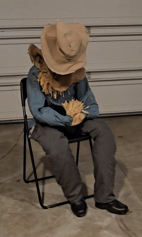Halloween Sitting Scarecrow - $80 in Outdoor Décor in Burnaby/New Westminster