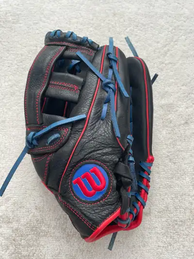 Wilson Showtime slow pitch glove 13” RHT, View more