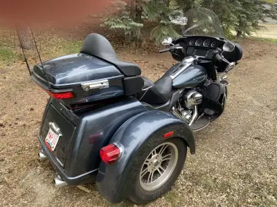AWESOME RIDE. LOW MILAGE BEAUTY. THIS TRIKE WILL ADD YEARS TO YOUR PASSION. NOTHING LIKE A HARLEY