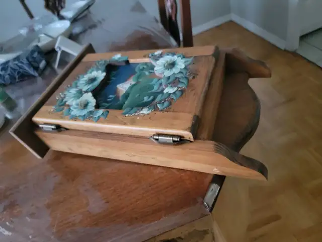 Vintage Hand-Painted Wooden Wall-Mounted Key Cabinet 》as is in Arts & Collectibles in City of Toronto - Image 5