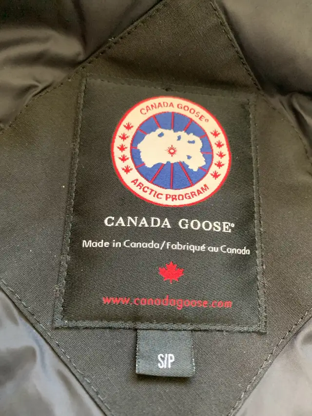 Canada Goose Coat  in Women's - Tops & Outerwear in City of Toronto - Image 6