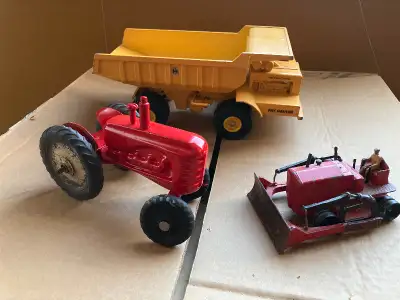 Antique diecast toys 1-rare Lincoln Massey tractor $50 2-Dinky super toys dozer $40 3-Ertl dump truc...