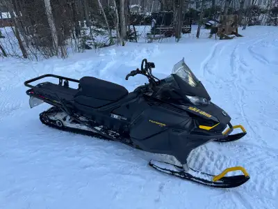 Motoneige Skidoo Tundra LE 600 ACE (4 temps) 2026 en parfaite condition. 250 km. Toujours entreposée...