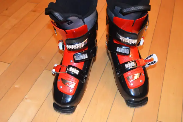 Nordica Firearrow Team 3 Youth Ski Boots - Mondo 25.5 BSL 305 mm in Ski in Markham / York Region - Image 4