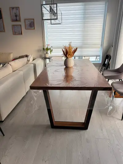 Table de salle à Manger en bois et métal, presque neuve., View more