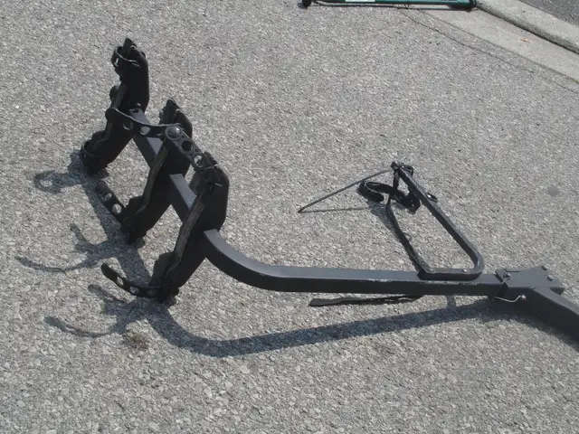 YAKIMA 3 BIKE RACK CARRIER 1" INSERT $50.00 CASH TAKES IT TODAY! in Other in Mississauga / Peel Region - Image 3