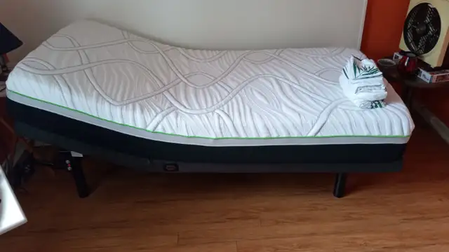 Lit ajustable in Beds & Mattresses in City of Montréal - Image 2