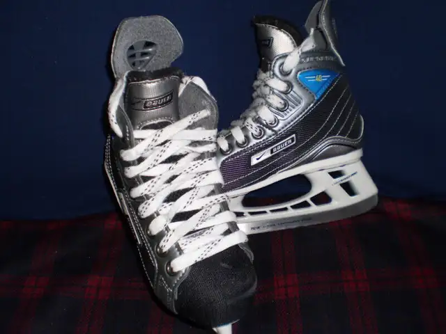 Ice Skates, Size 11-12 youth for shoe size 12-13.5 youth in Skates & Blades in City of Toronto - Image 11
