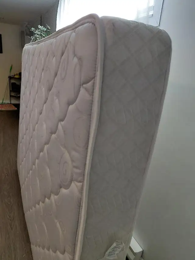 Lit avec matelas in Beds & Mattresses in Longueuil / South Shore - Image 5