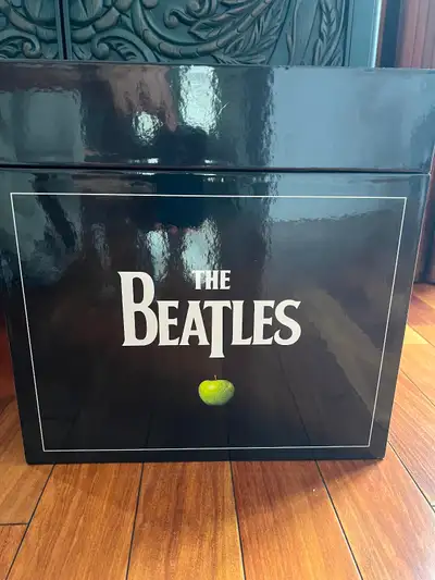 Coffret souvenirs Beatles vinyles dans son emballage initial neuf. Maison non-fumeur Pour collection...