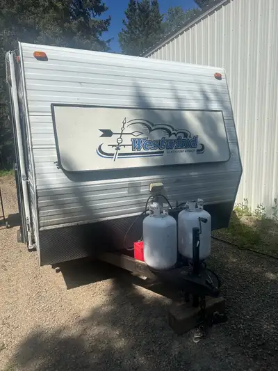 2003 west view travel trailer 24 foothard wood floor comes with brand new tv and dvd no water damage...