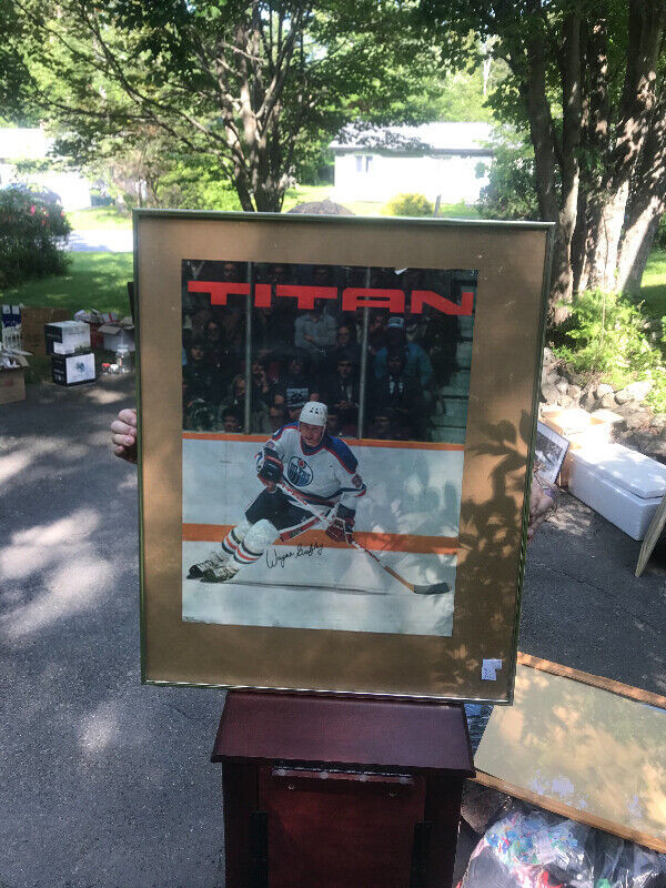 Vintage Wayne Gretzky Promotion Titan Hockey Stick Poster (Rare) in Arts & Collectibles in Saint John - Image 4