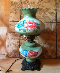 ANTIQUITÉ : Lampe de table métal et verre avec fleurs peintes