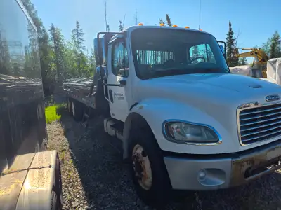 2003 Freightliner M2106 with hydraulic dropdeck for sale. Good conidtion, new hydraulics on deck in...