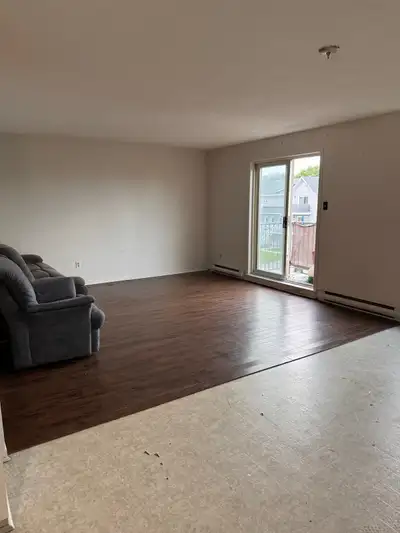 Bright and spacious apartment available for rent, situated on the third floor of a triplex in Mont P...