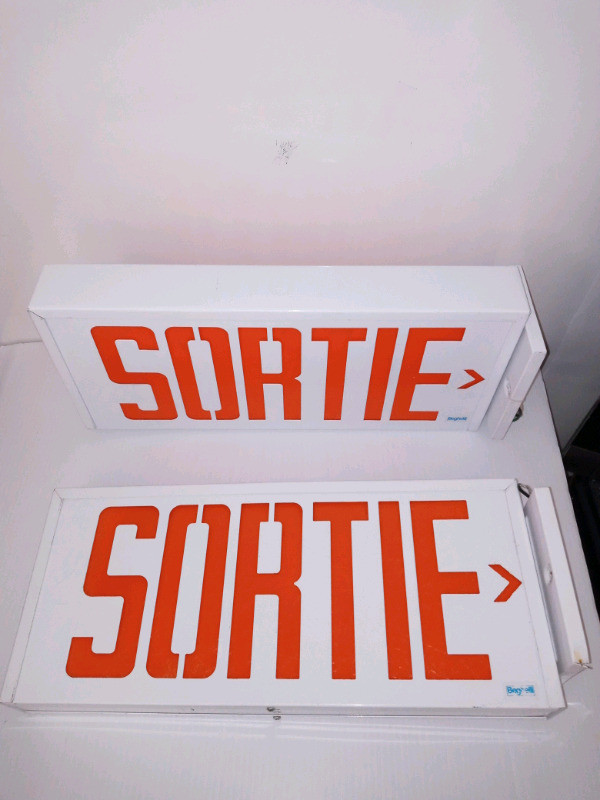 SORTIE Exit Light Sign Made by Beghelli | Électricité | Ville de Montréal |  Kijiji