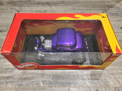 1:18 Diecast Hot Wheels Classics 1932 Ford Couple Chrome Purple, View more