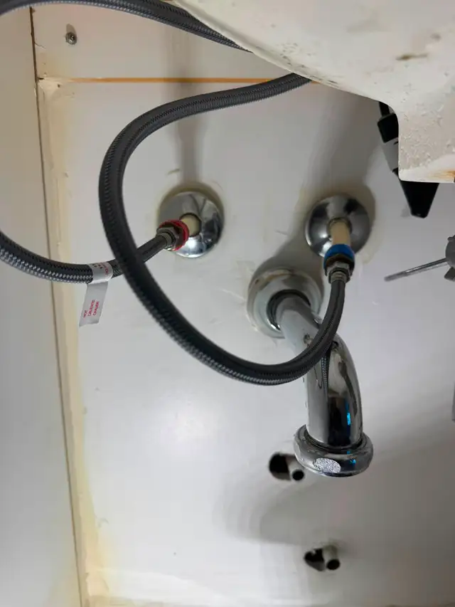 Local Plumber - ☎️/ 437 577 4432560187911439001601