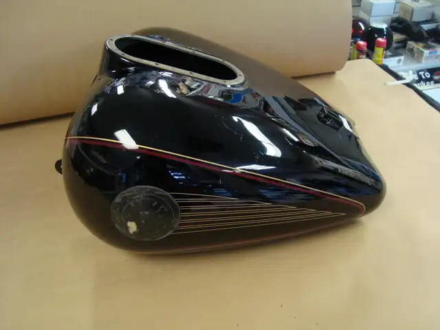 Harley Gas Tank 1998 up FLHTCI Magnetti-Marelli EFI in Motorcycle Parts & Accessories in Oshawa / Durham Region - Image 4