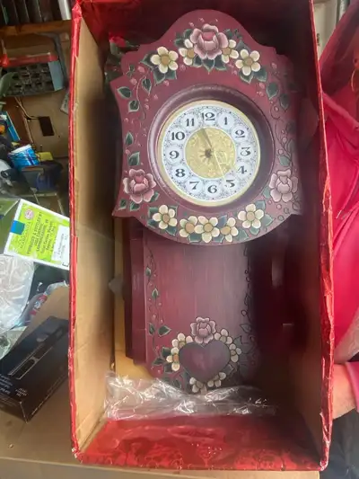 BAVARIAN STYLE NEW CLOCKNEW SWAN TIFFANY STYLE LAMP & MORE ITEMS, View more