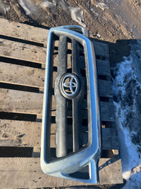 Toyota Tacoma Grille 2005-2015 (Good Condition)