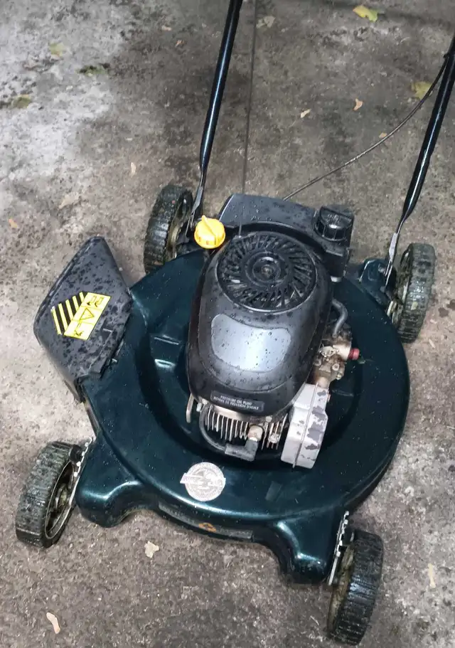 Lawnmower in Lawnmowers & Leaf Blowers in City of Toronto - Image 2