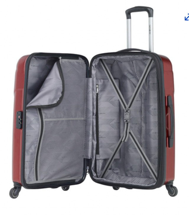 Samsonite Winfield NXT 27.5" Hard Side Expandable Luggage - Dark in Other in Markham / York Region - Image 3