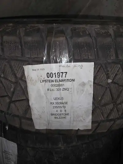 Qty 4 235 55r19 Bridgestone Blizzak In very good condition. Good for 2 season's minimum. Lot de 4 pn...
