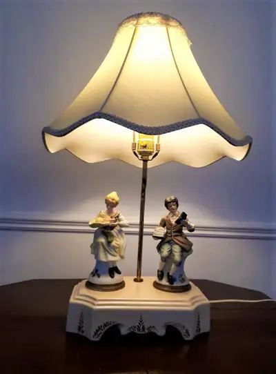 antique lampe de 1930 , 1940 figurine en platre, View more