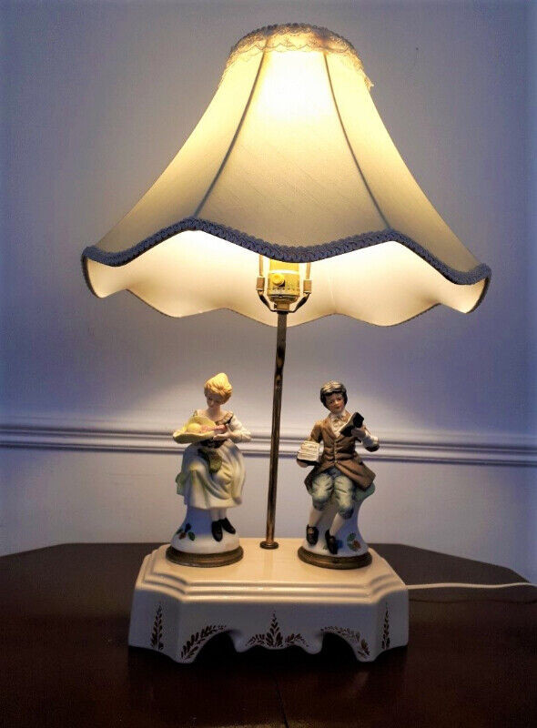 antique lampe de 1930 , 1940 figurine en platre dans Art et objets de collection  à Ville de Québec