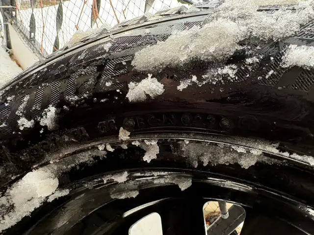 225/60R17 Winter Tires in Tires & Rims in Oshawa / Durham Region - Image 6