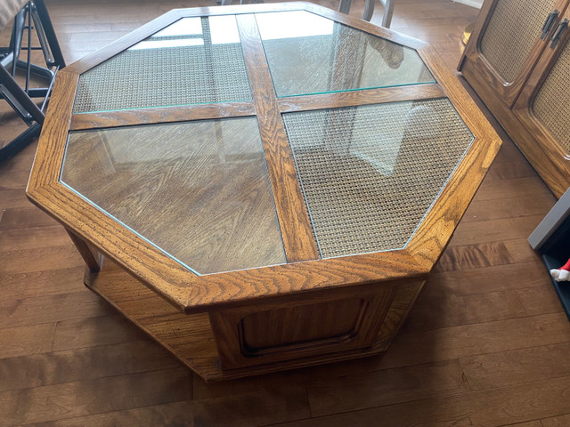 Table de salon octogonale en bois sur roulettes  dans Tables basses  à Laval/Rive Nord - Image 4