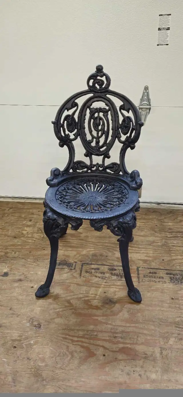 Antique Victorian Cast Iron Patio Set in Patio & Garden Furniture in Trenton - Image 8