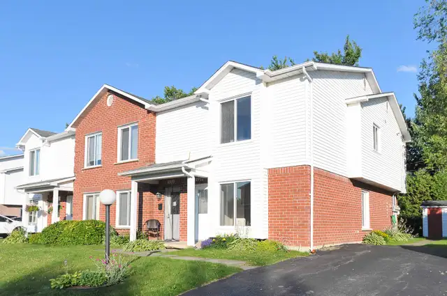 Magnifique 5 ½ style MAISON DE VILLE sur 2 étages