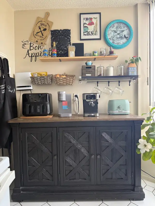 Kitchen Buffet Cabinet in Other in Mississauga / Peel Region - Image 2