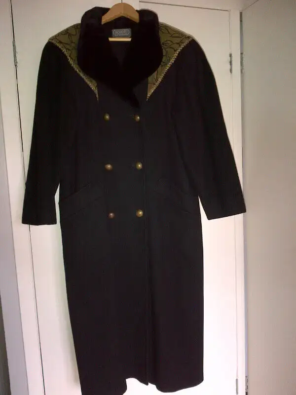 Manteau Noir en laine vierge pure /Black coat pure virgin wool in Women's - Tops & Outerwear in Longueuil / South Shore - Image 2