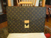 Ladies Brand New Briefcase and comes with key