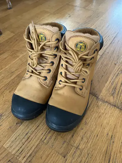 Selling a pair of unisex boots in women’s size 8 steel toe work boots that were only worn a few time...