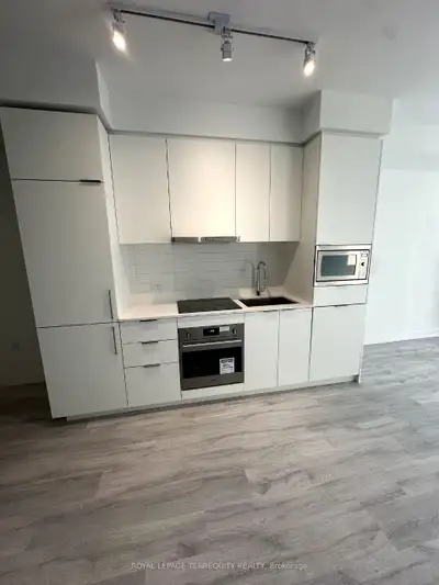 Modern 1 Bedroom + Den Condo for Rent – Prime Location!