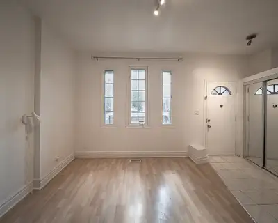 Dundas Rental
