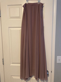 Beautiful Mauve Skirt Size Medium from local Boutique 
