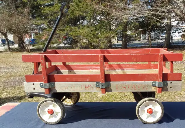 Voiturette pour enfants et jardin solide fonctionnelle in Patio & Garden Furniture in Sherbrooke - Image 2