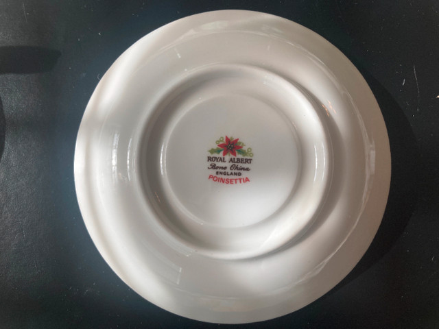 Royal Albert Poinsettia Cup and Saucer in Arts & Collectibles in Mississauga / Peel Region - Image 3