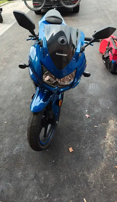 2010 Kawasaki Ninja Only has 10874 KM!! Was riding and engine overheated causing an engine knock abo...