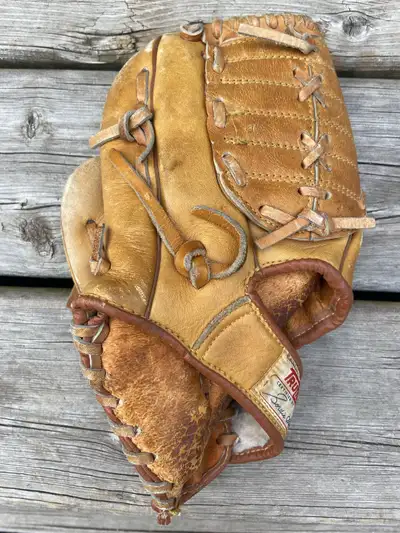 Rare Glove Cowhide leather Left hand Made in Japan In very good condition