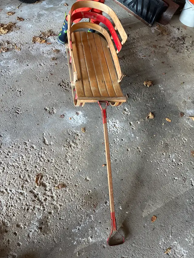 Vintage Sleigh in Toys & Games in Mississauga / Peel Region - Image 2