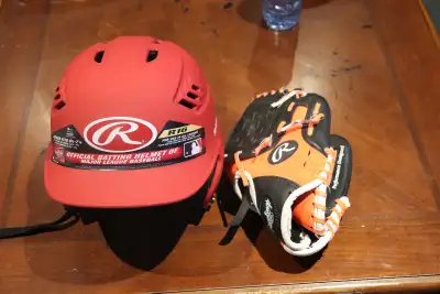 RAWLINGS BASEBALL GLOVE AND HELMET / AGES 4-5, View more